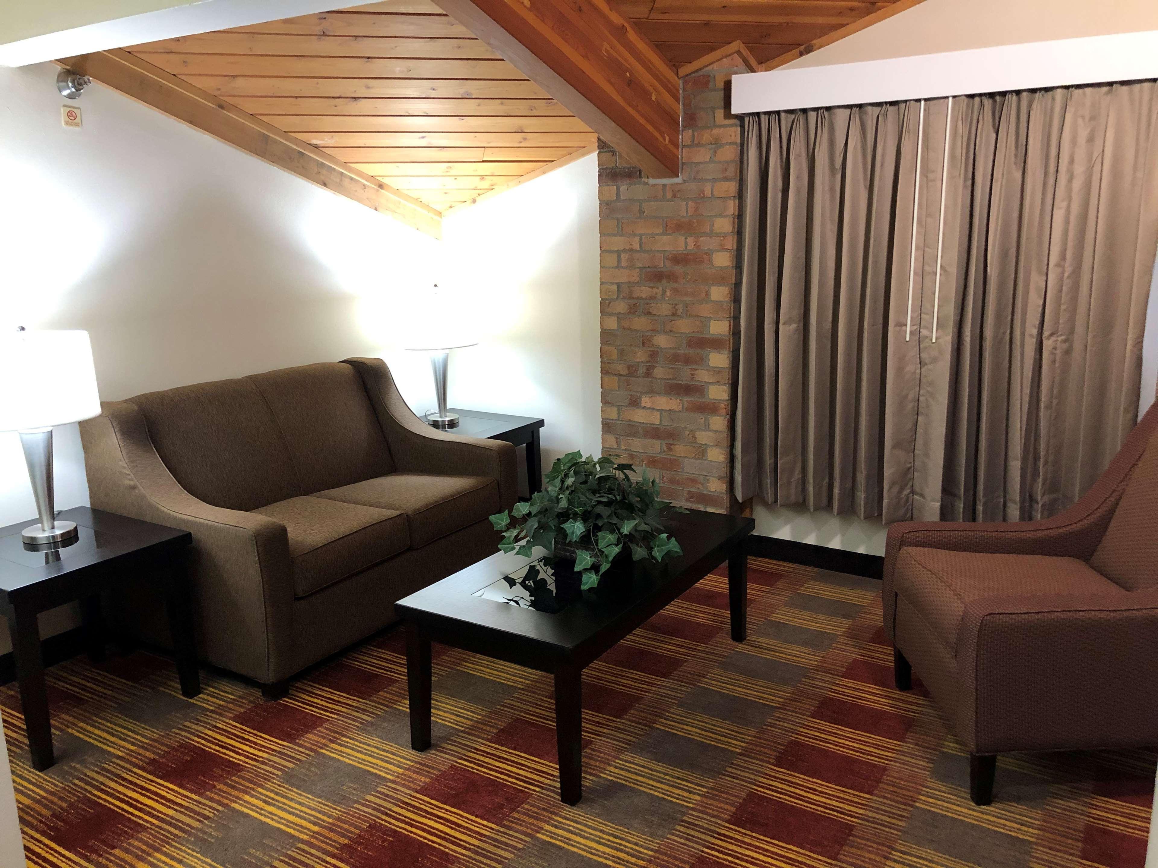 Best Western Lakewood Inn Hebron Exterior photo