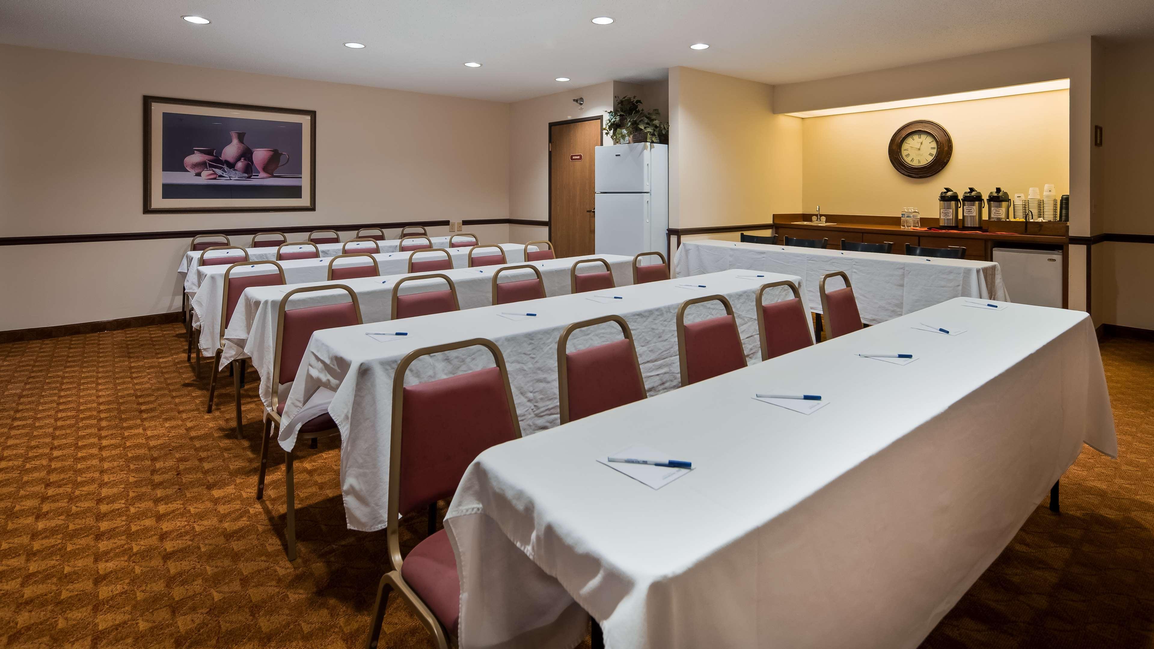 Best Western Lakewood Inn Hebron Exterior photo