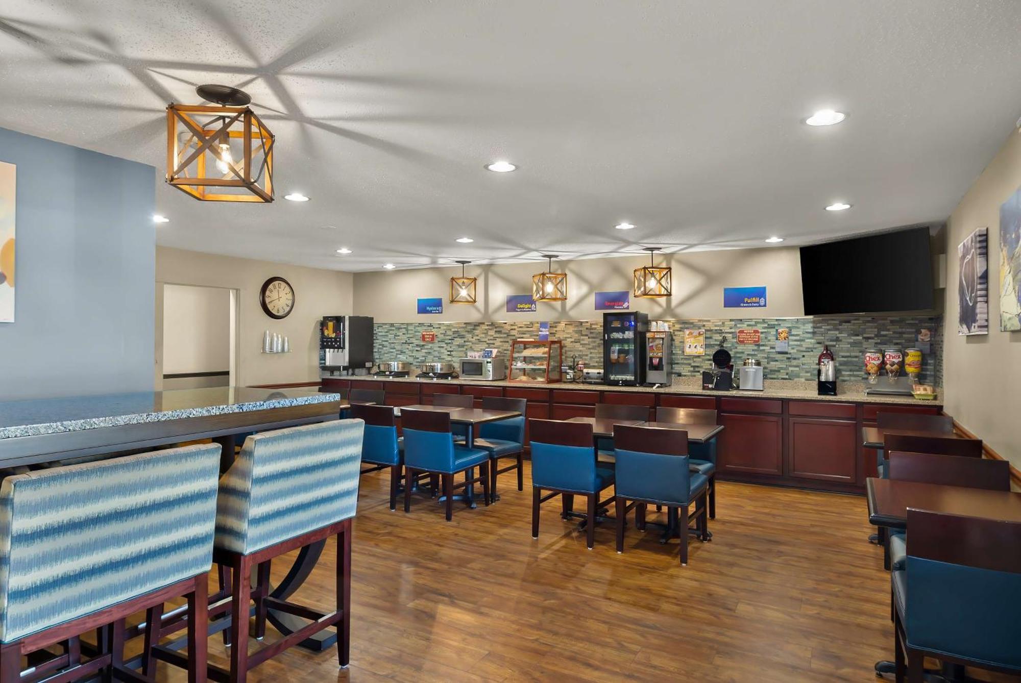 Best Western Lakewood Inn Hebron Exterior photo