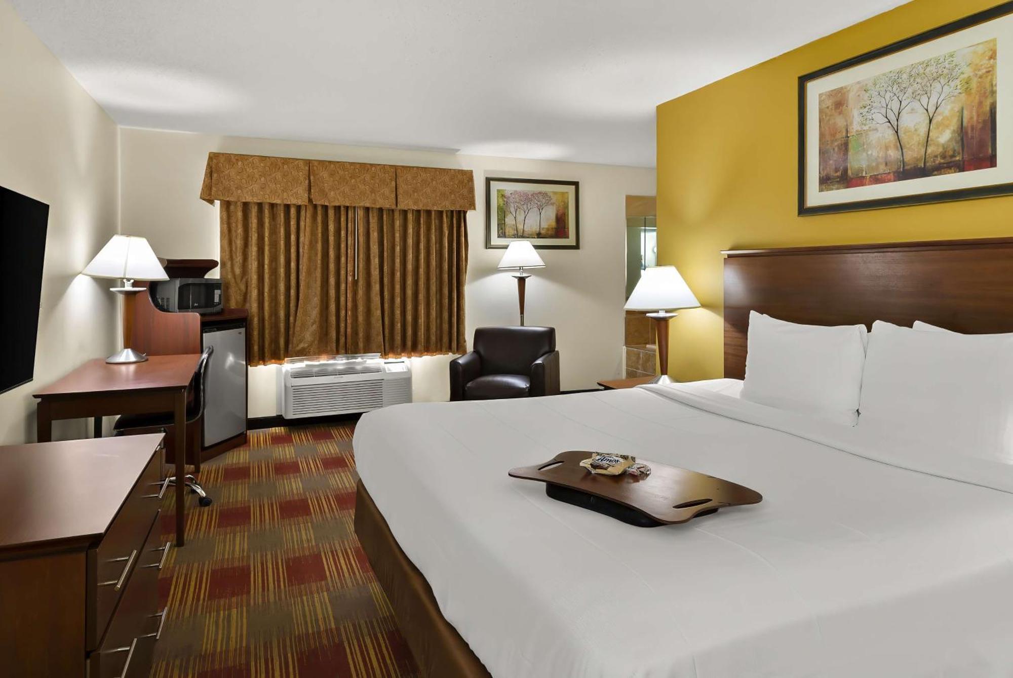 Best Western Lakewood Inn Hebron Exterior photo