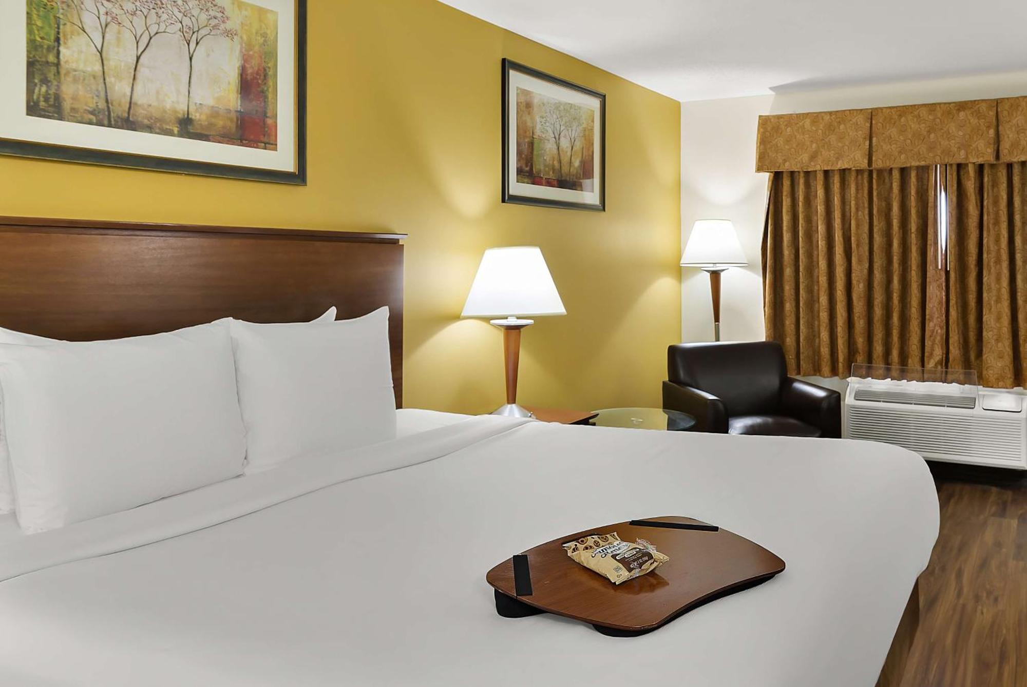 Best Western Lakewood Inn Hebron Exterior photo